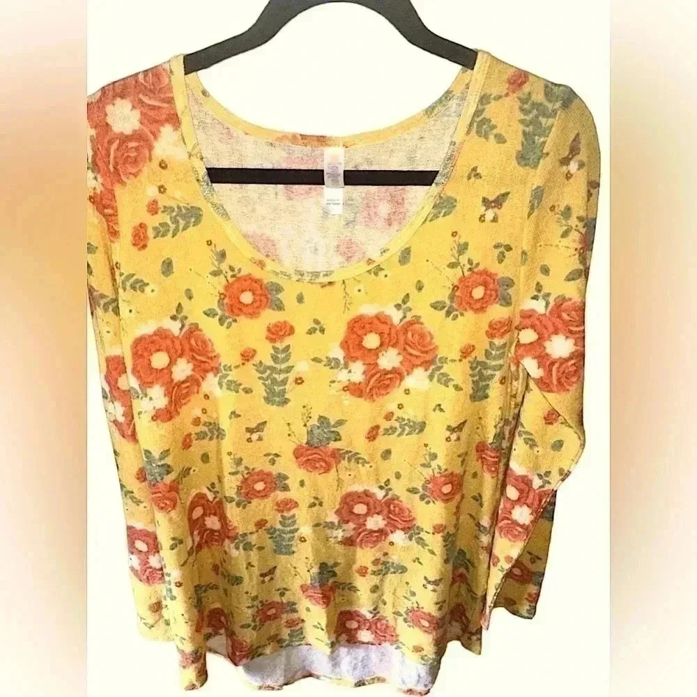 Lularoe‎ large yellow sweater Lynnae top. Red flowers NWOT. Tried on for photo